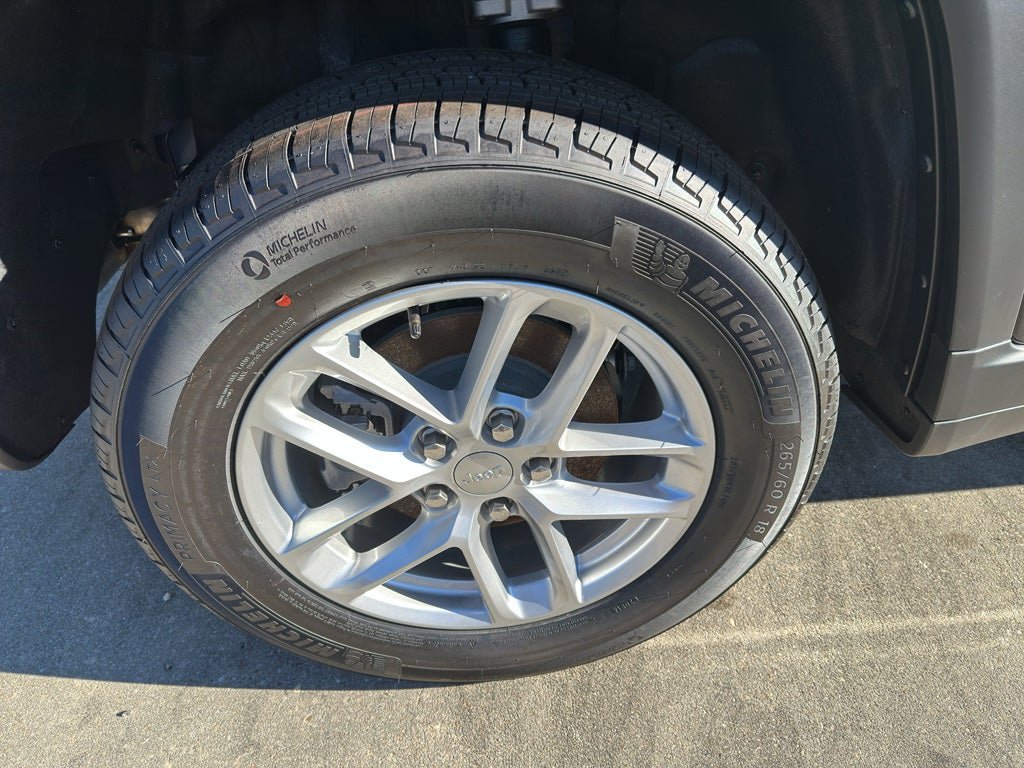 New 2025 Jeep Grand Cherokee Laredo X RWD image 9