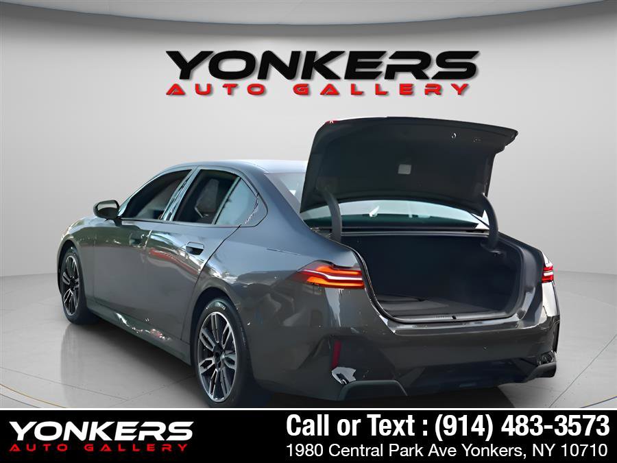 Used 2024 BMW 530i xDrive image 8