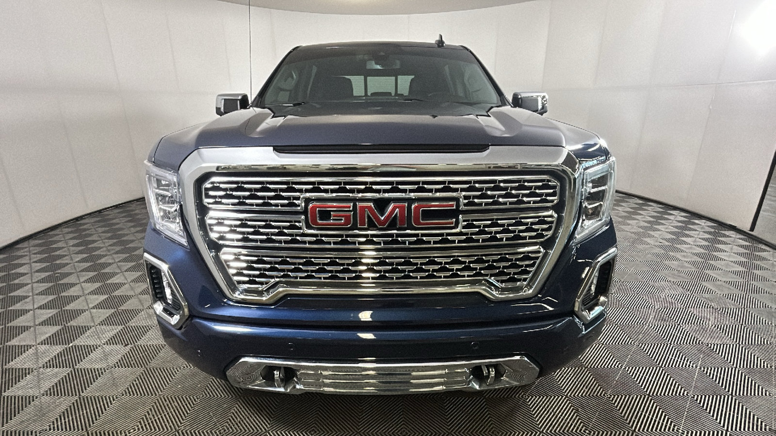Used 2022 GMC Sierra 1500 Denali w/ Driver Alert Package II AWD/4WD image 9
