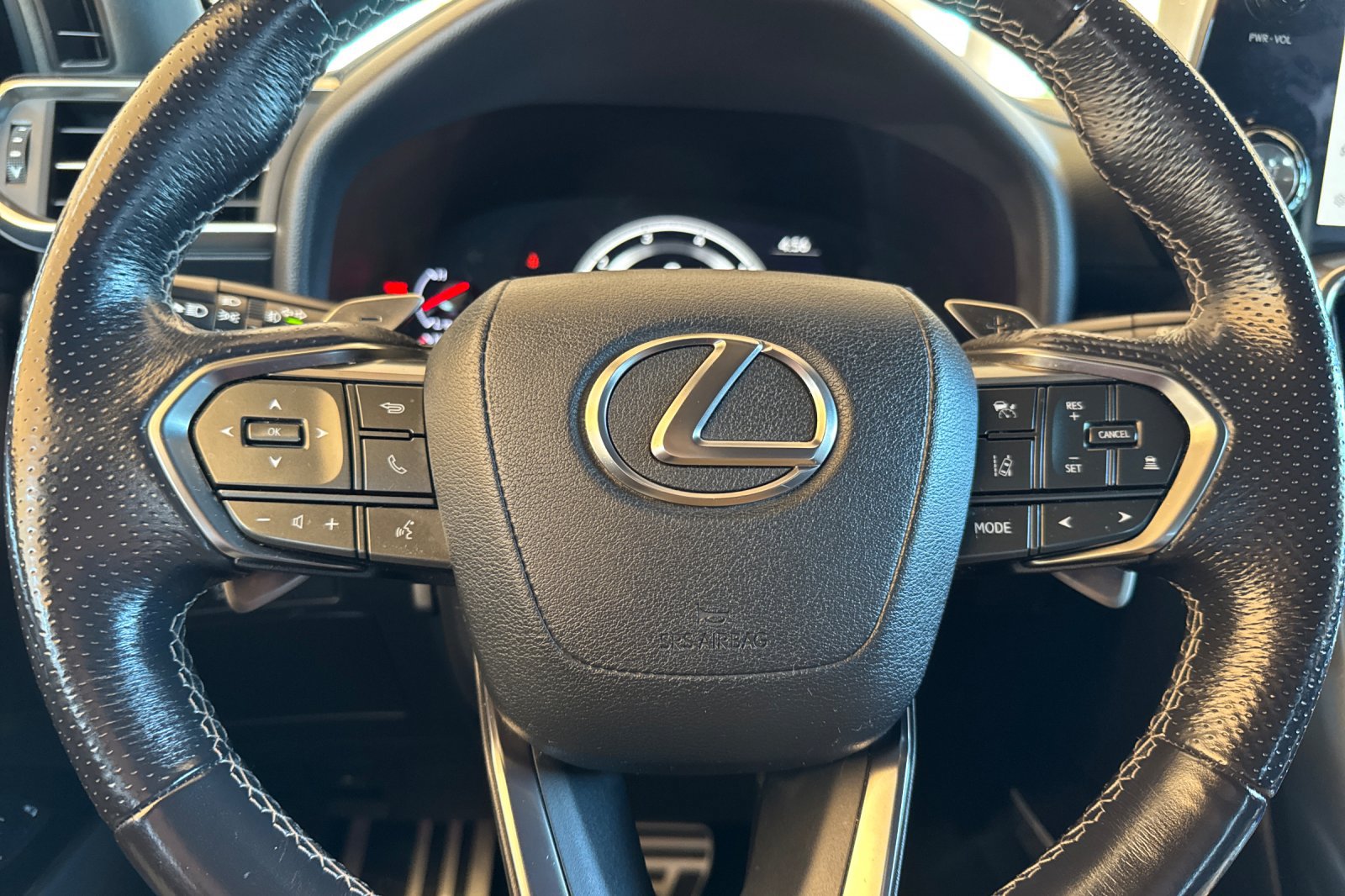 Used 2022 Lexus LX 600 F Sport w/ Accessory Package (Z1) AWD/4WD image 23