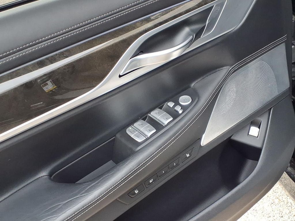 Used 2020 BMW M760i xDrive w/ Luxury Rear Seating Package AWD/4WD image 9
