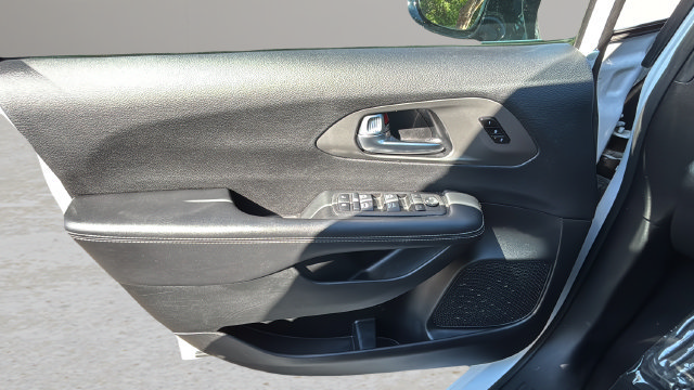 Used 2025 Chrysler Pacifica Select FWD image 17