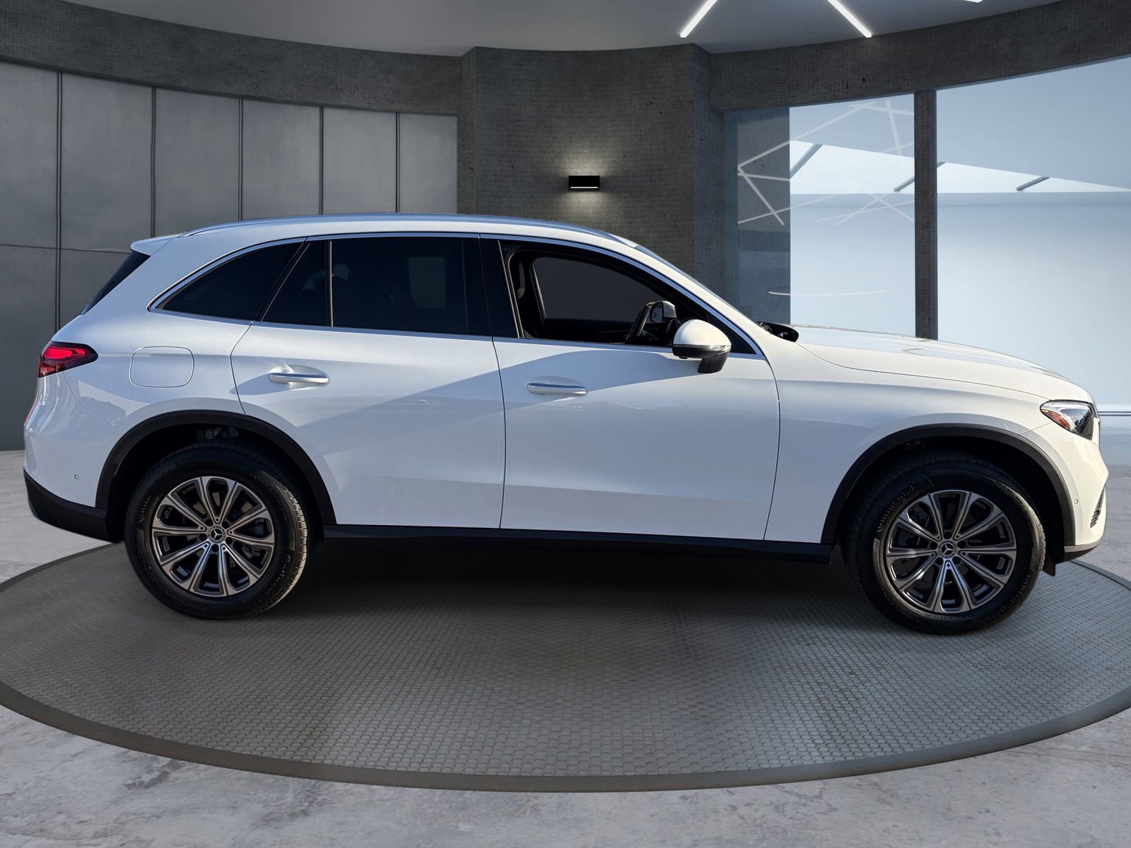 Used 2025 Mercedes-Benz GLC 300 image 7