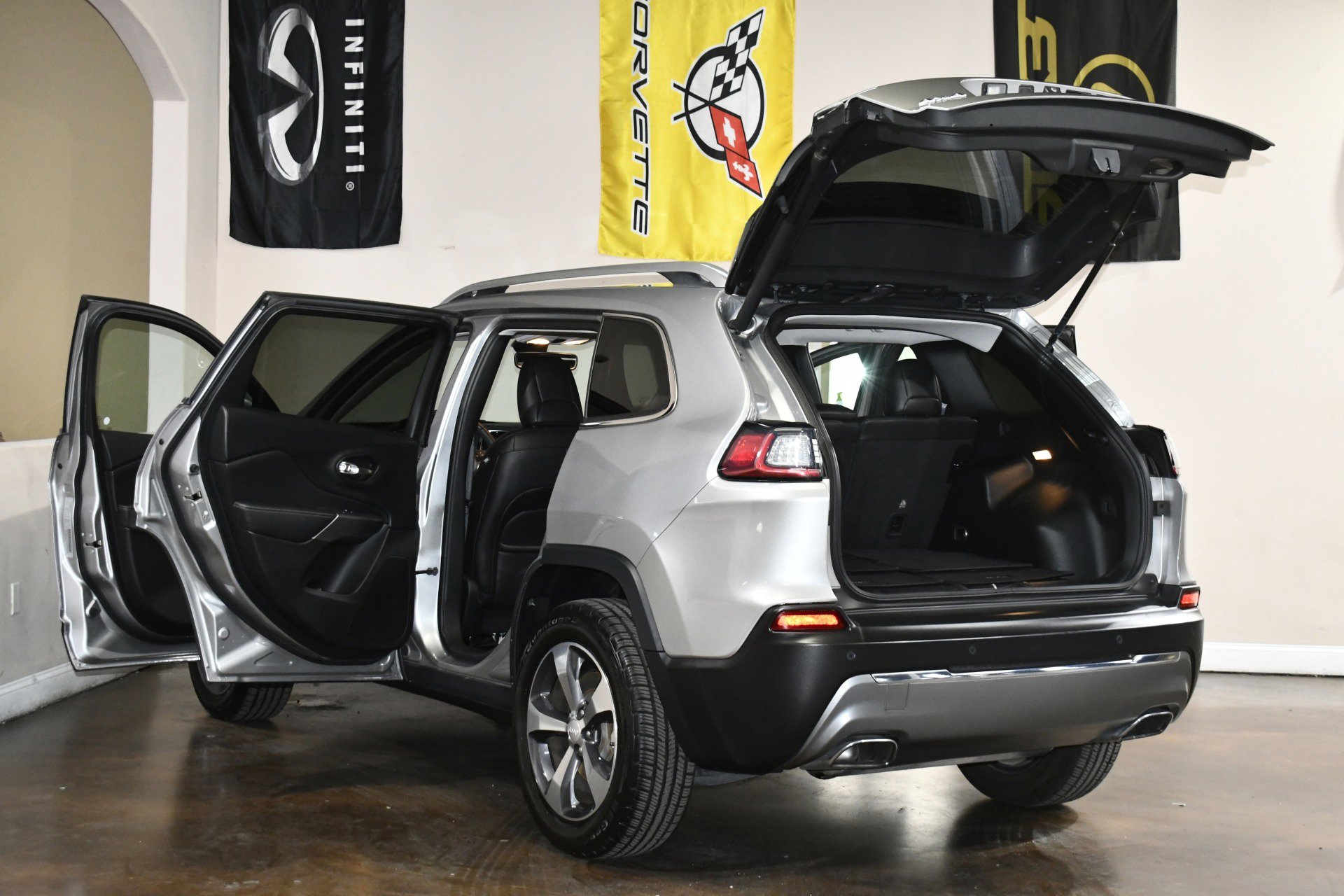 Used 2019 Jeep Cherokee Limited image 92