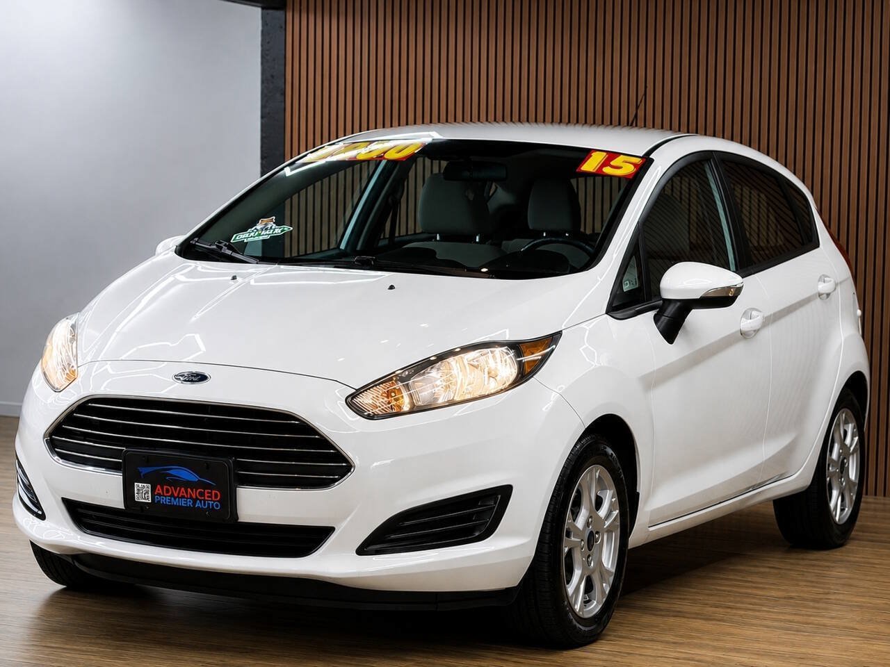 Used 2015 Ford Fiesta SE w/ Comfort Package FWD image 1