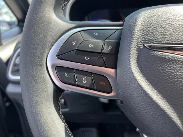 Used 2025 Chrysler Pacifica Select w/ Uconnect Theater Family Group AWD/4WD image 14