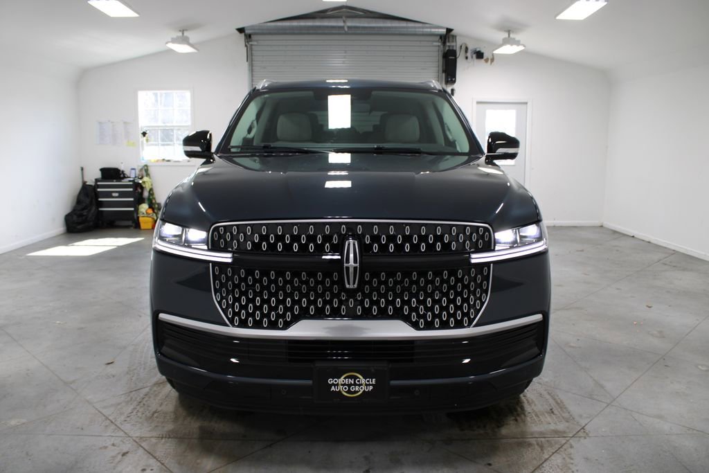 New 2026 Lincoln Navigator Reserve AWD/4WD image 2