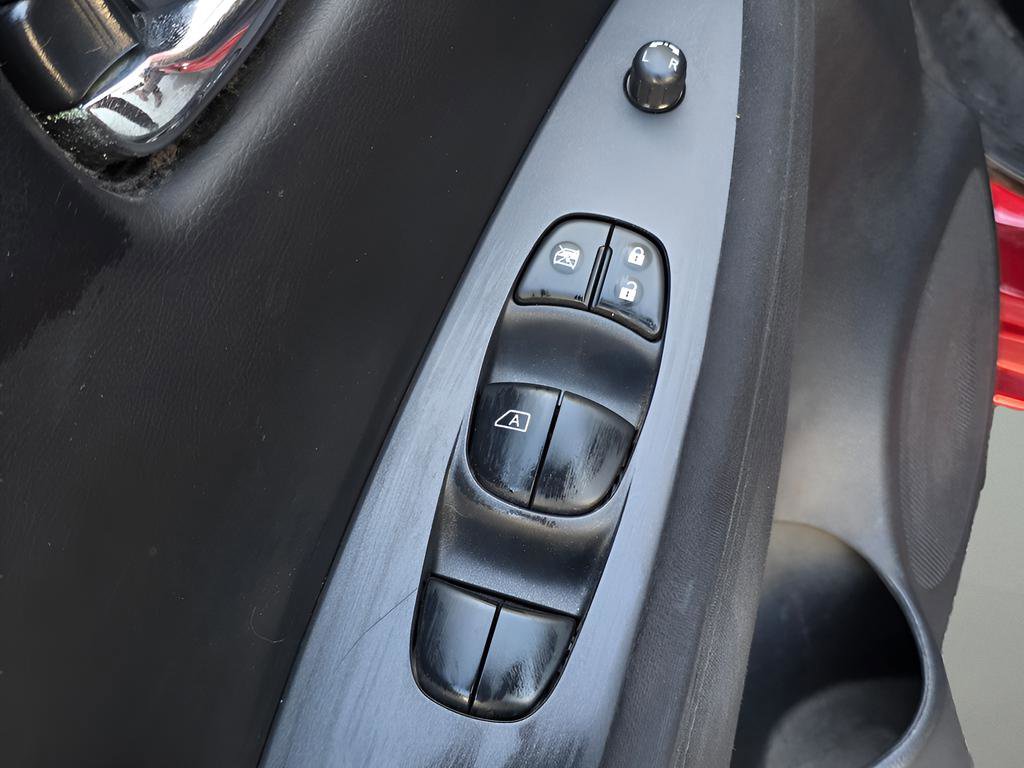 Used 2015 Nissan Leaf S w/ Charge Package image 17