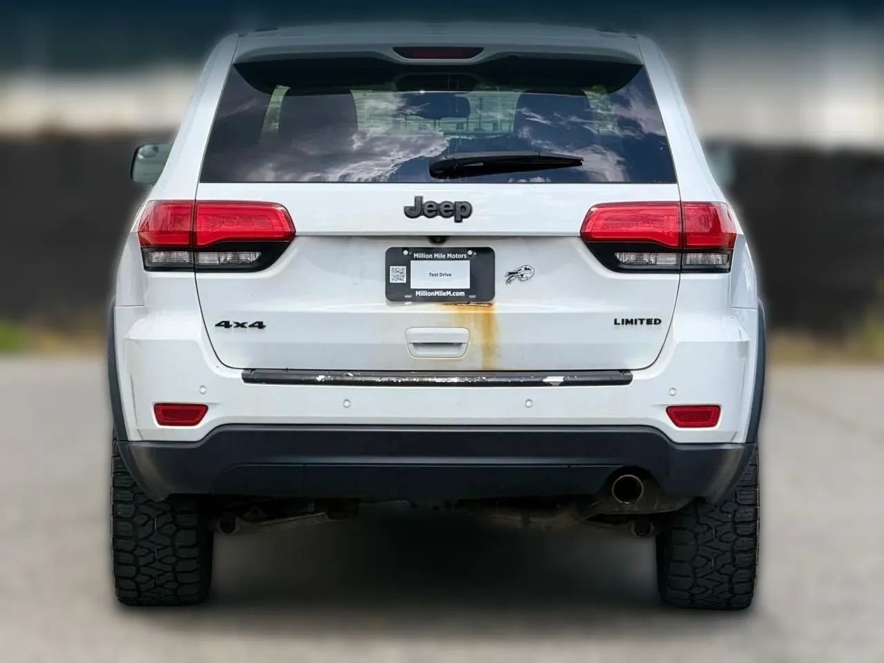 Used 2015 Jeep Grand Cherokee Limited w/ Luxury Group II AWD/4WD image 4