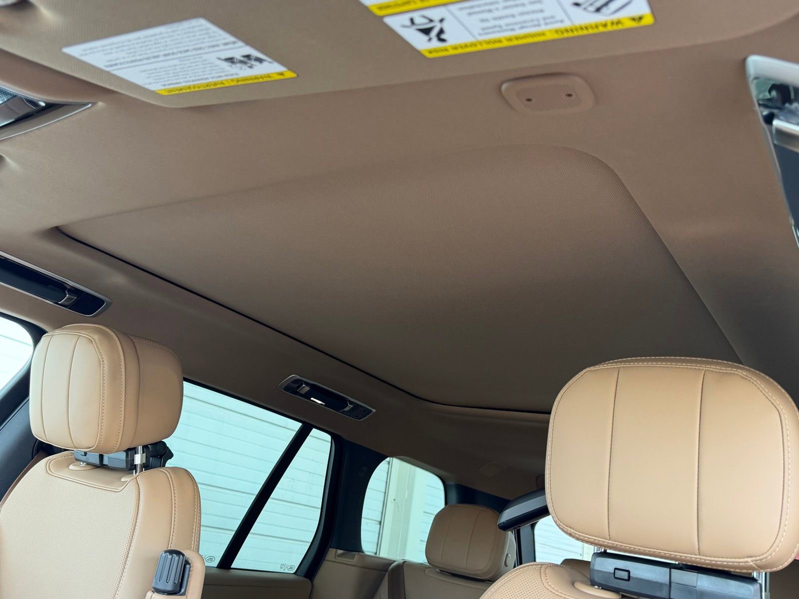 New 2026 Land Rover Range Rover SE image 24