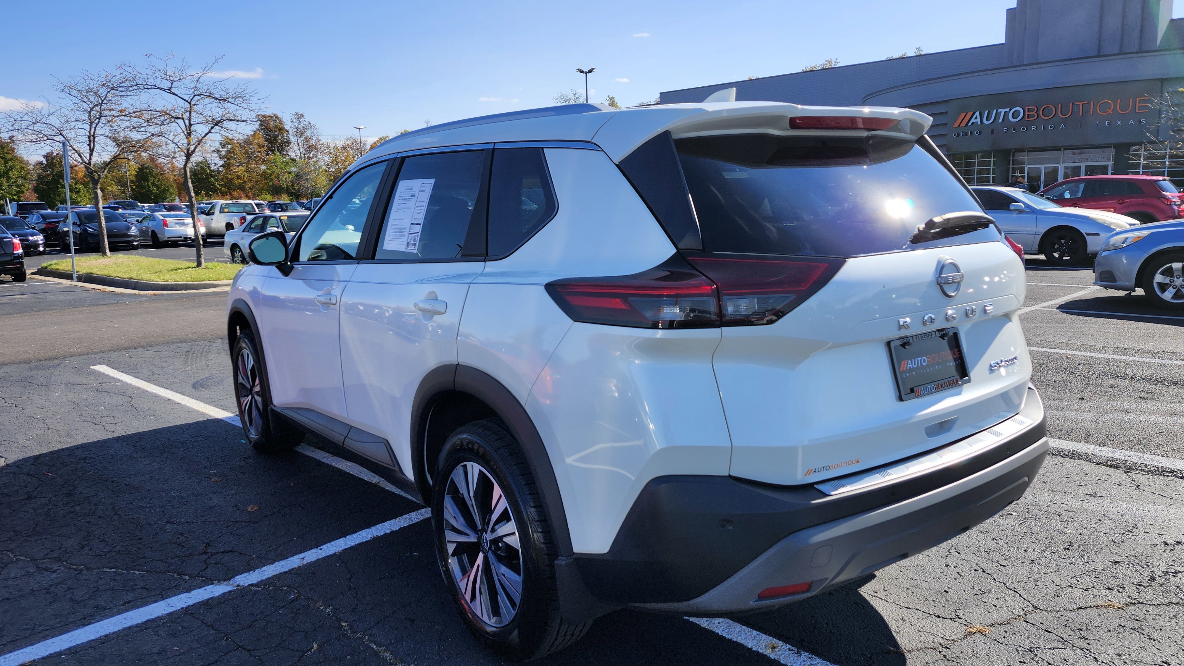 Used 2023 Nissan Rogue SV w/ SV Premium Package image 9