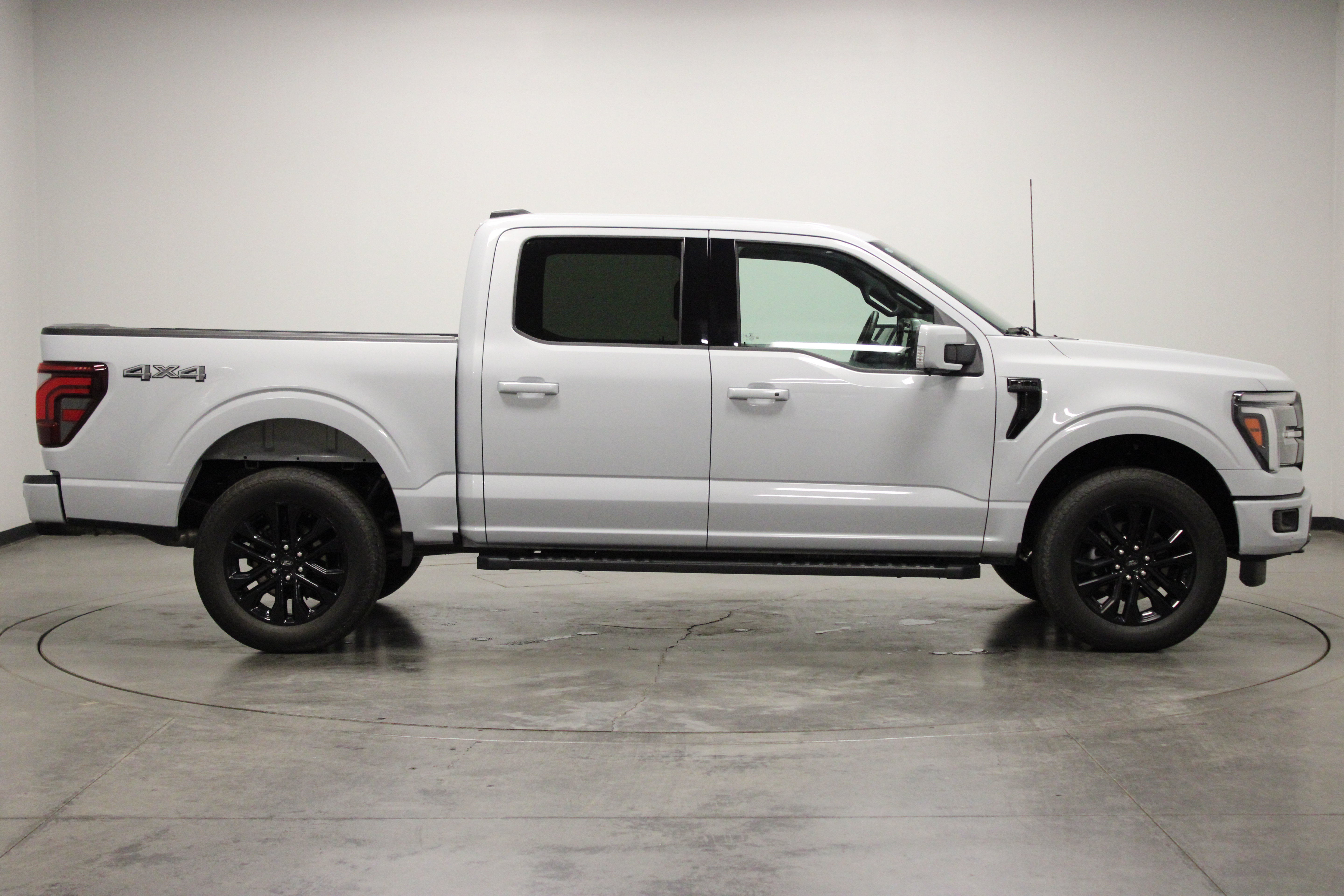 Used 2025 Ford F150 Lariat AWD/4WD image 9