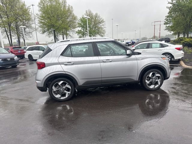 Used 2023 Hyundai Venue SEL w/ Cargo Package FWD image 9