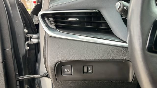 Used 2023 Buick Enclave Essence w/ Experience Buick Package FWD image 8
