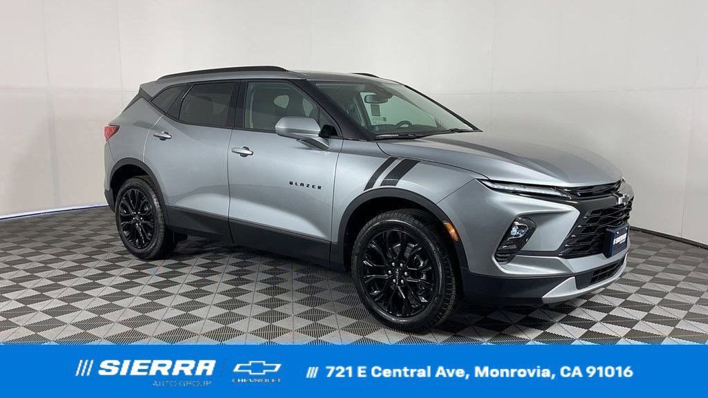 New 2025 Chevrolet Blazer LT w/ LPO, Black Sport Package
