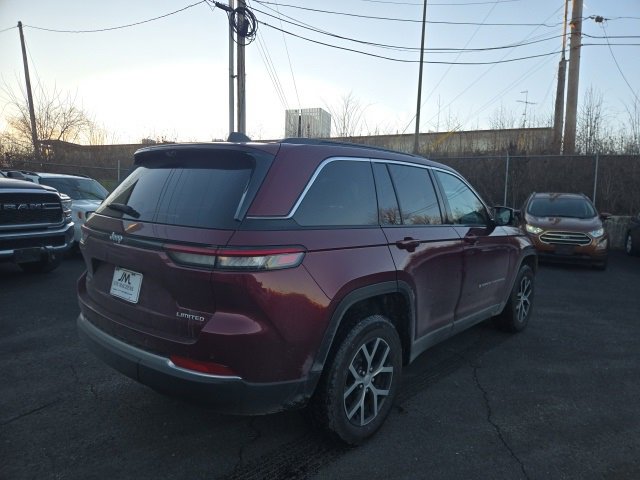 Used 2024 Jeep Grand Cherokee Limited w/ Luxury Tech Group II image 5