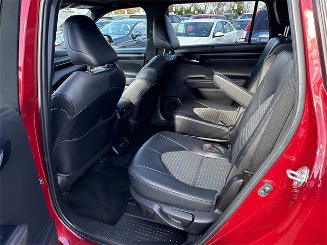 Used 2022 Toyota Highlander XSE image 17