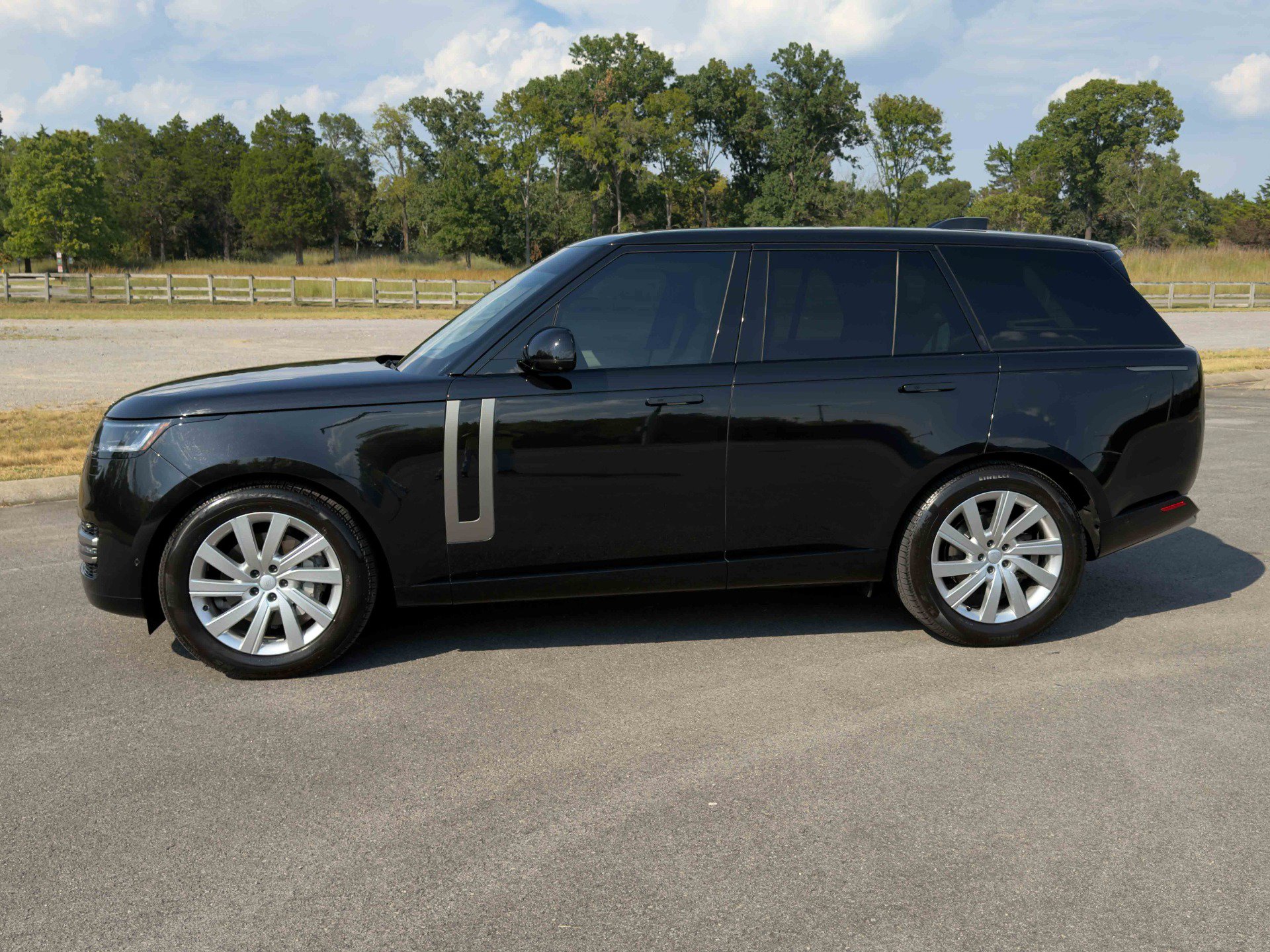 Used 2025 Land Rover Range Rover SE AWD/4WD image 7