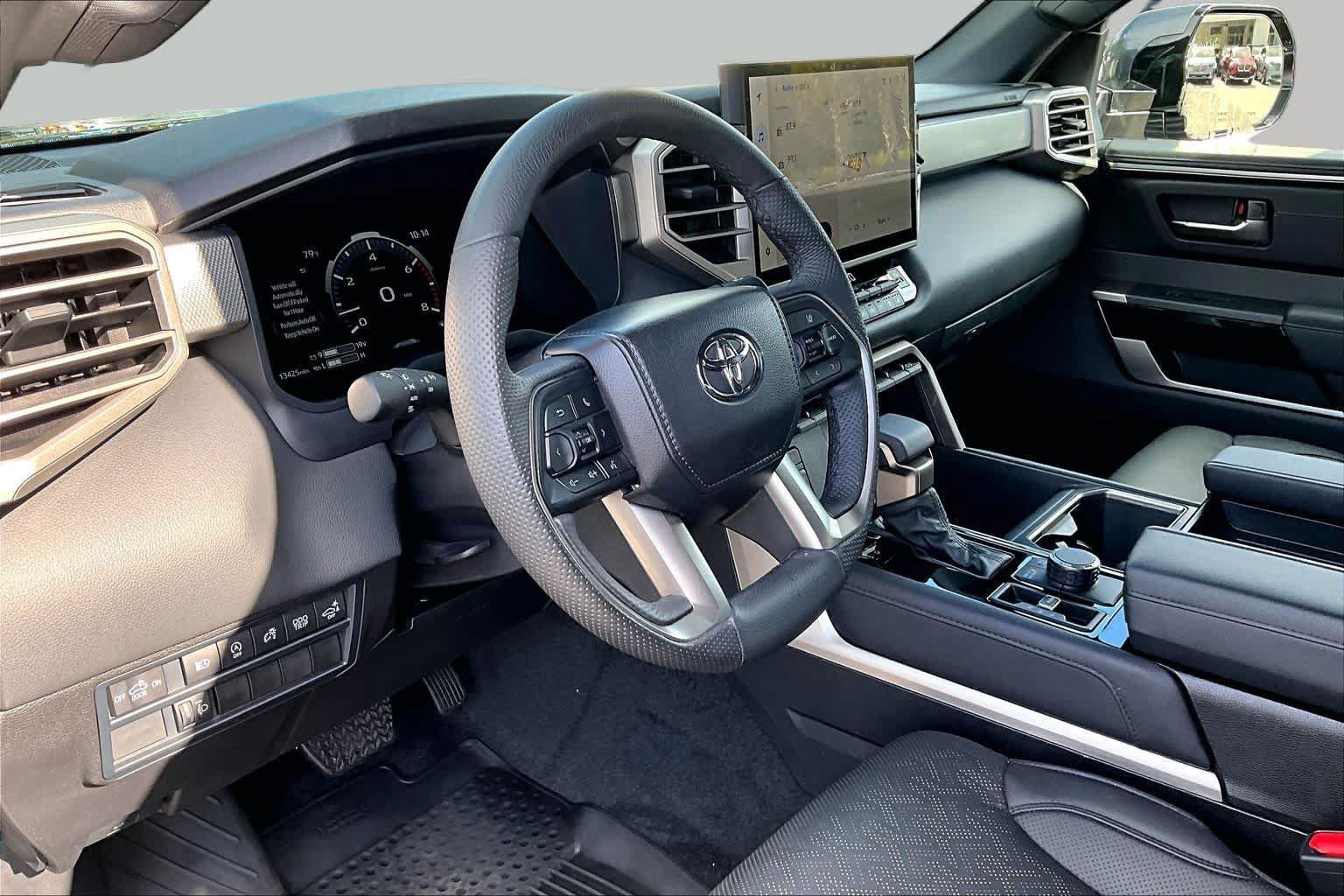 Used 2025 Toyota Tundra Limited AWD/4WD image 18