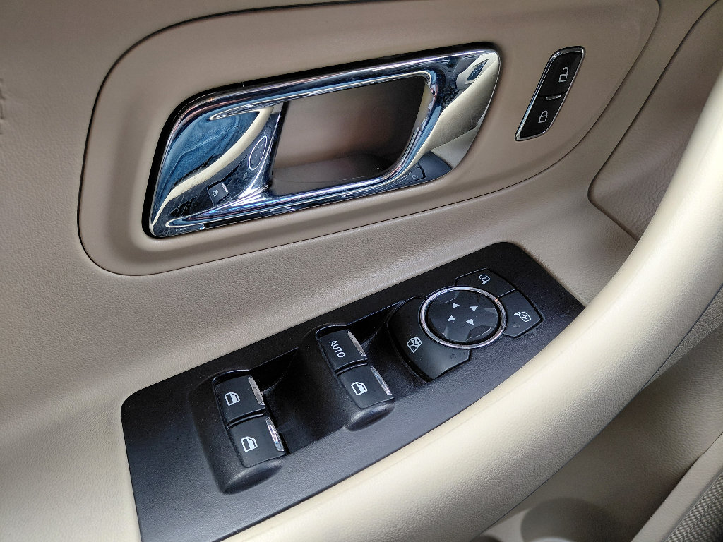 Used 2018 Ford Taurus SE FWD image 18