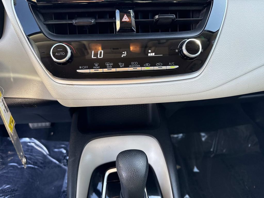 Used 2020 Toyota Corolla LE image 24