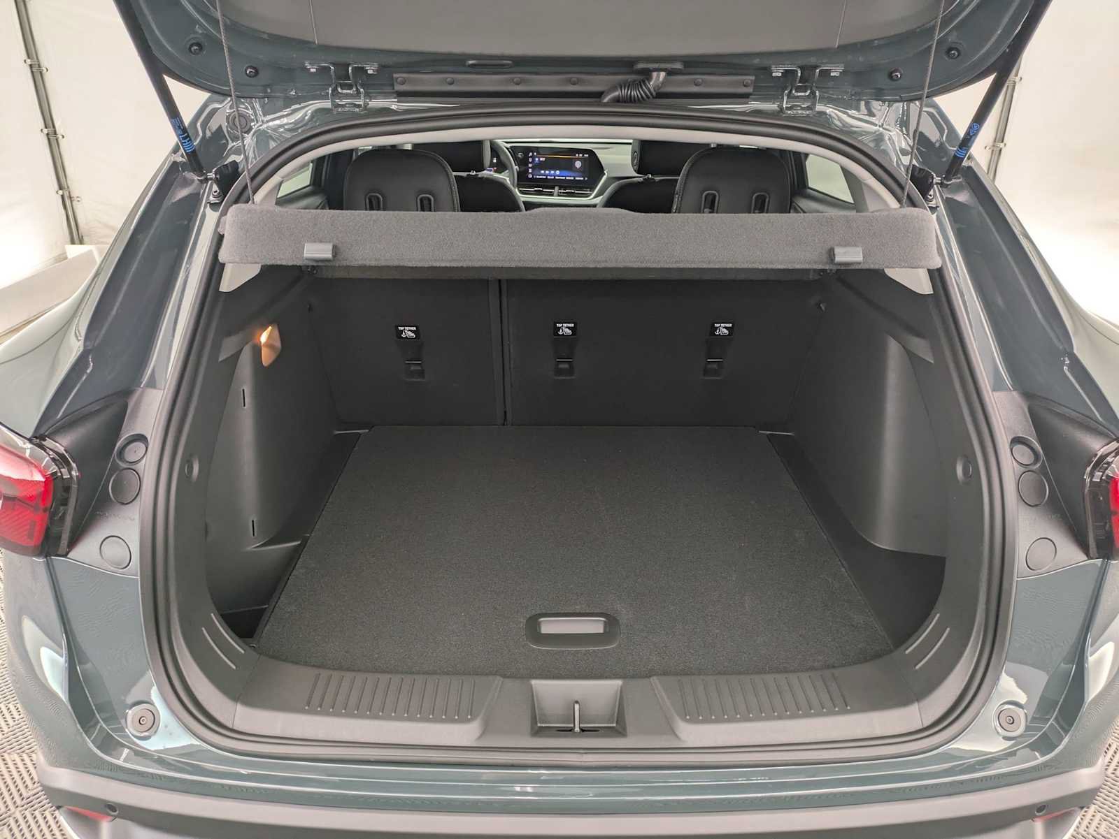 New 2026 Chevrolet Trax LT w/ Driver Confidence Package FWD image 32