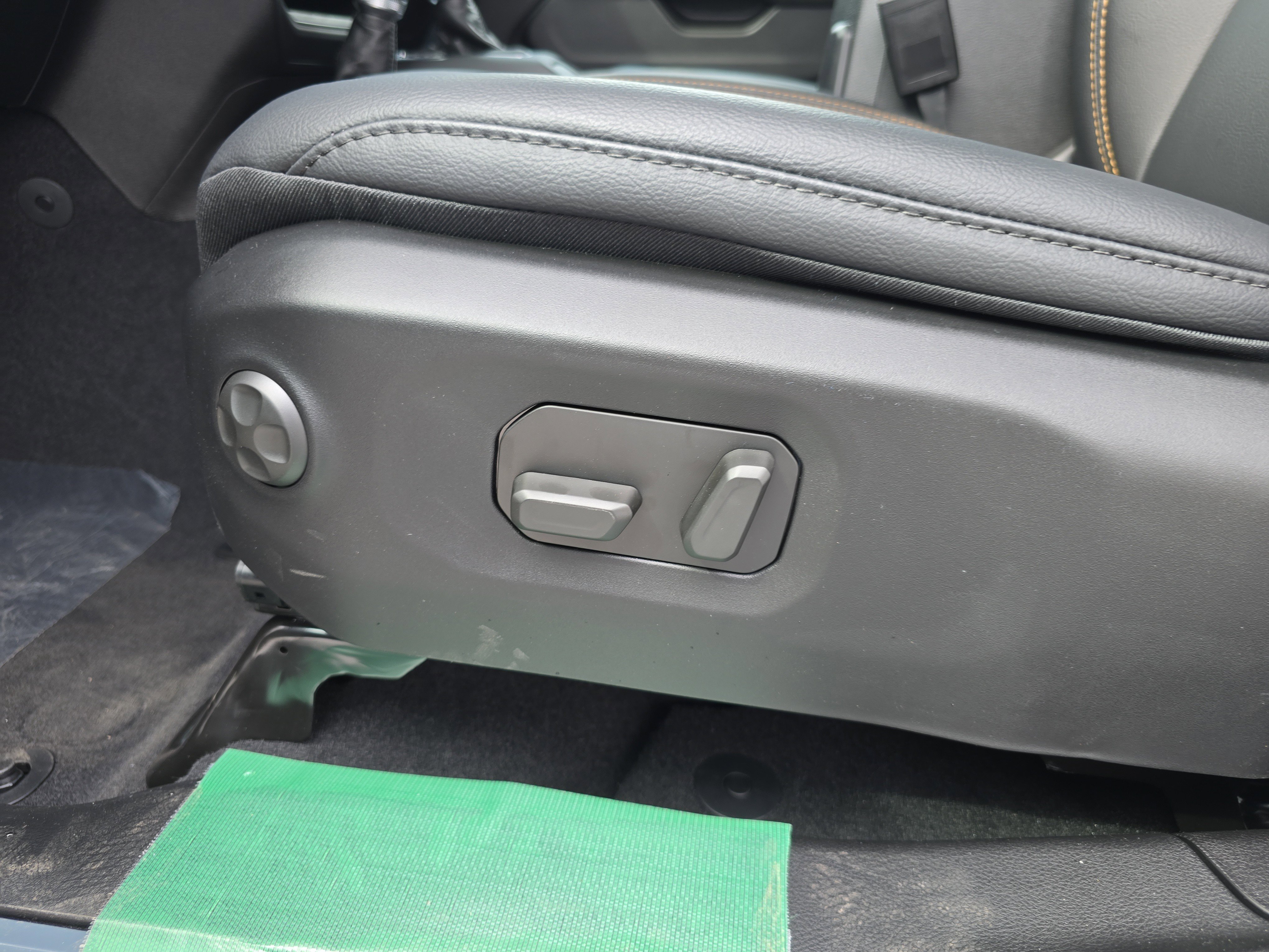 New 2025 Jeep Gladiator Sport w/ Premium Package image 13
