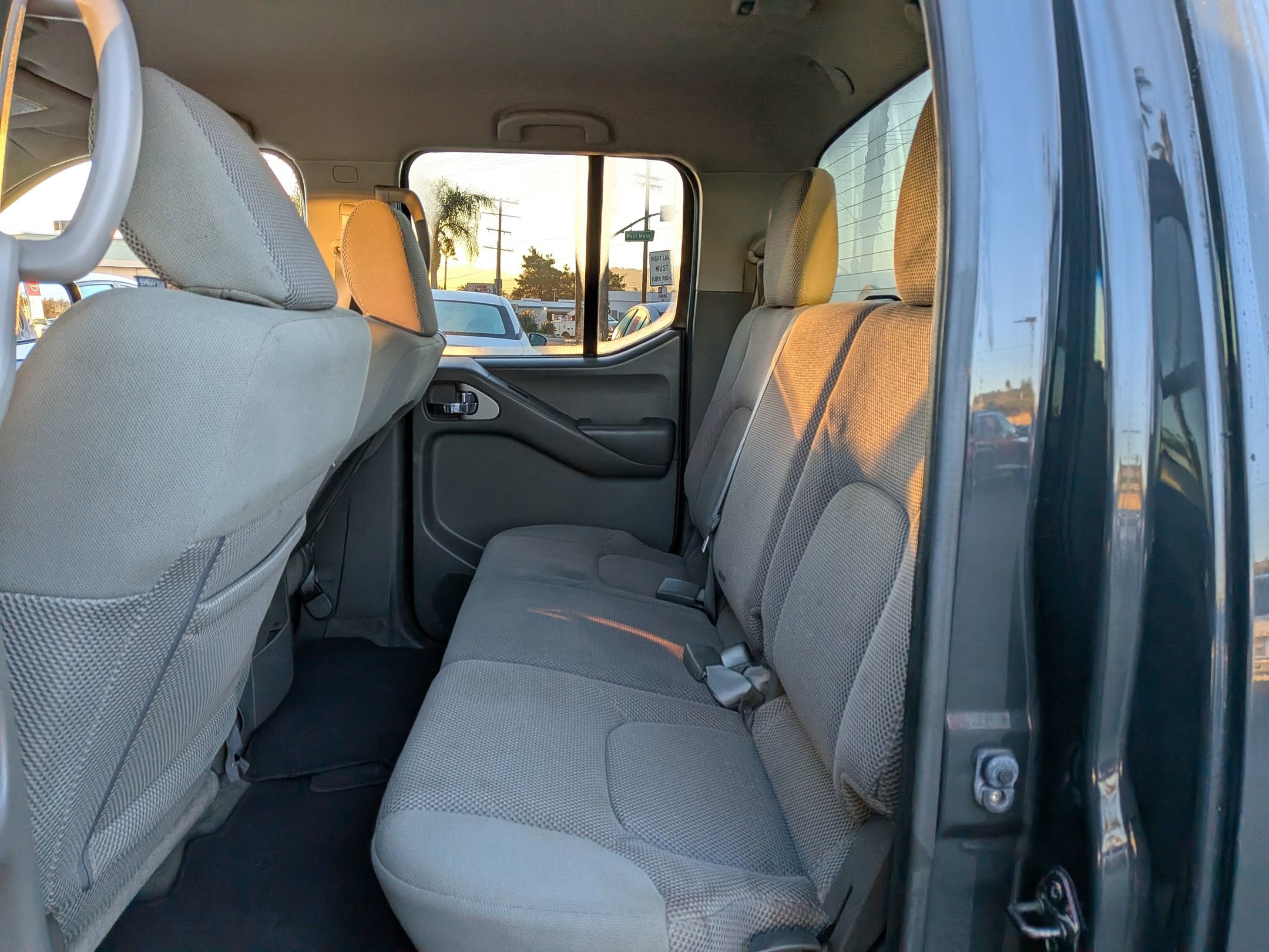Used 2013 Nissan Frontier SV image 16
