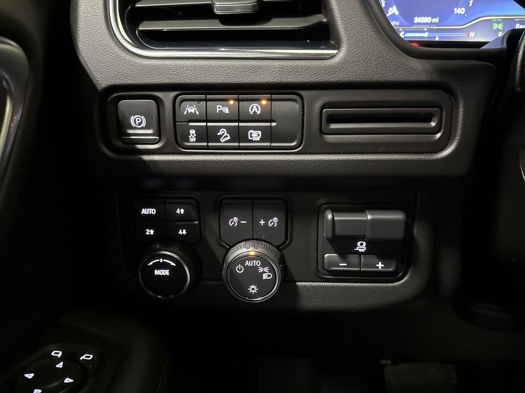 Used 2023 Chevrolet Tahoe Z71 w/ Luxury Package image 18