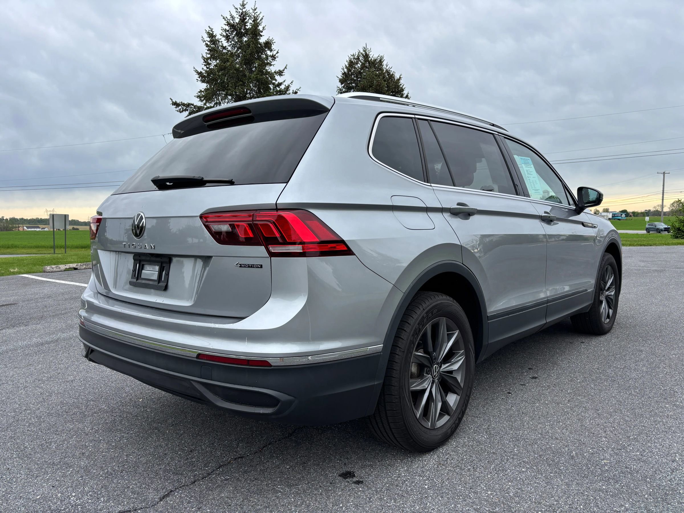 Used 2022 Volkswagen Tiguan SE AWD/4WD image 7