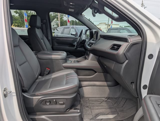 Used 2024 Chevrolet Suburban RST w/ Luxury Package AWD/4WD image 12