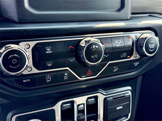 Used 2018 Jeep Wrangler Unlimited Sahara image 17