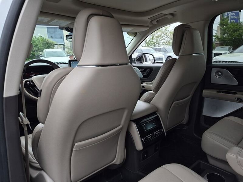 Used 2020 Lincoln Aviator Reserve w/ Equipment Group 202A image 14