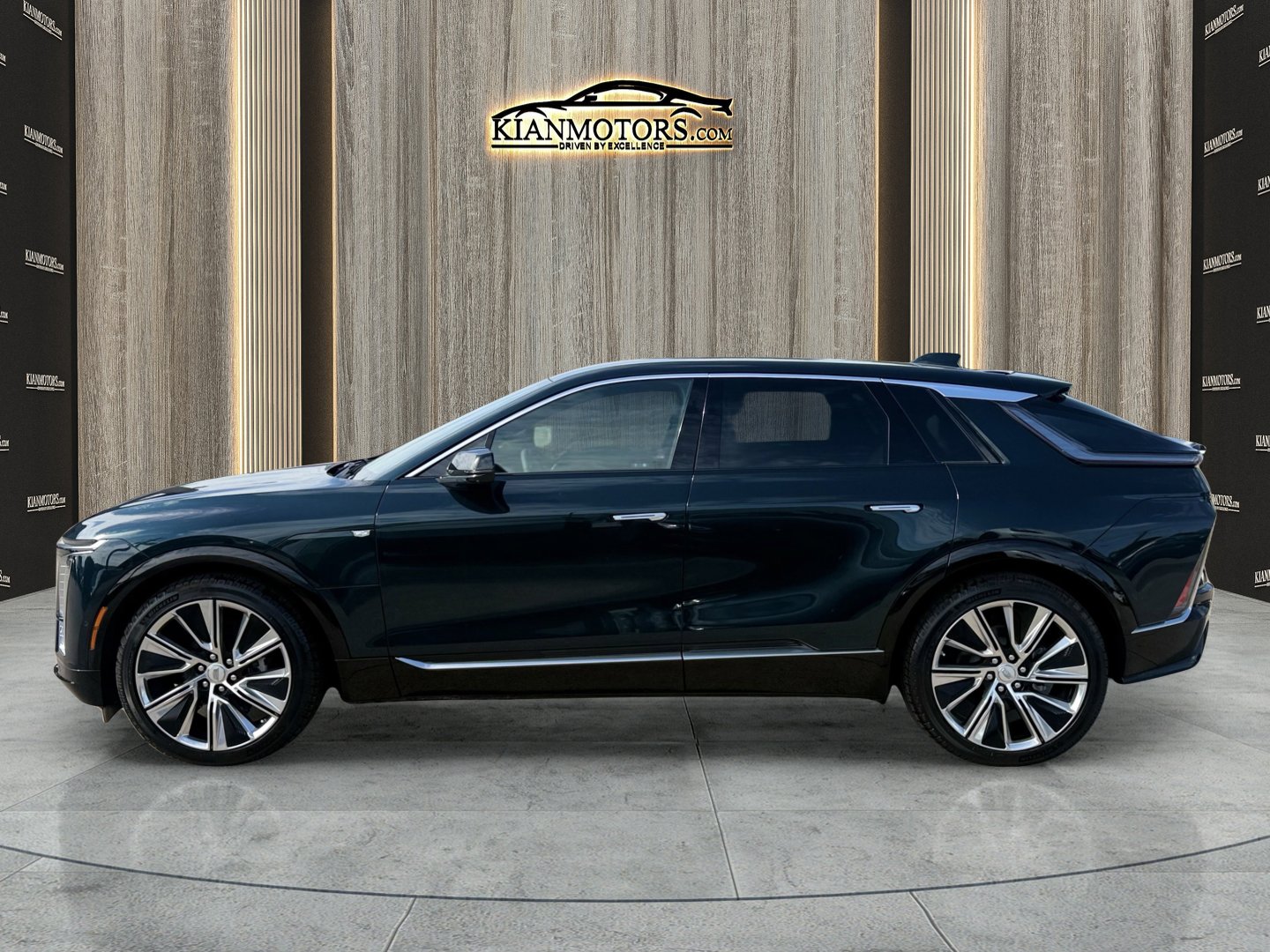 Used 2024 Cadillac Lyriq Luxury AWD/4WD image 6