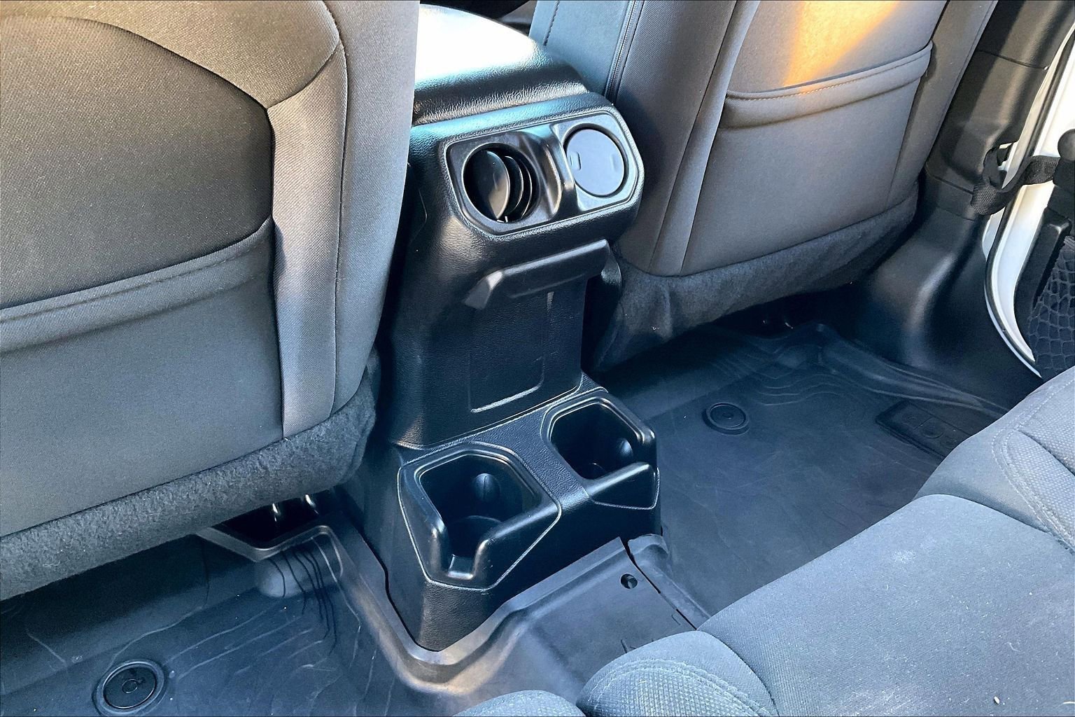 Used 2018 Jeep Wrangler Unlimited Sport image 24