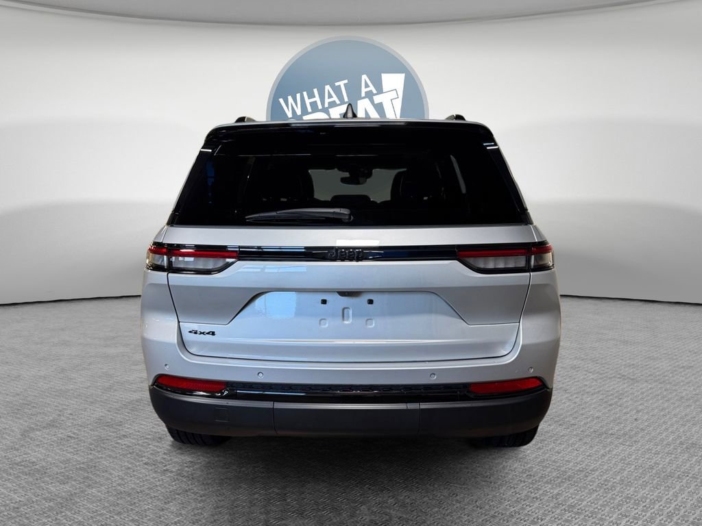 Used 2023 Jeep Grand Cherokee Altitude image 5