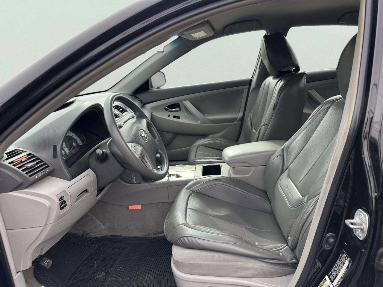 Used 2009 Toyota Camry LE FWD image 13