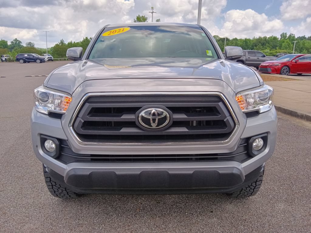 Used 2021 Toyota Tacoma SR5 w/ Technology Package AWD/4WD image 8