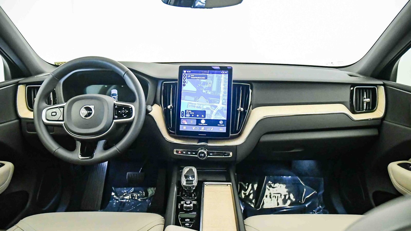 Certified 2026 Volvo XC60 B5 Plus w/ Protection Package Premier AWD/4WD image 15