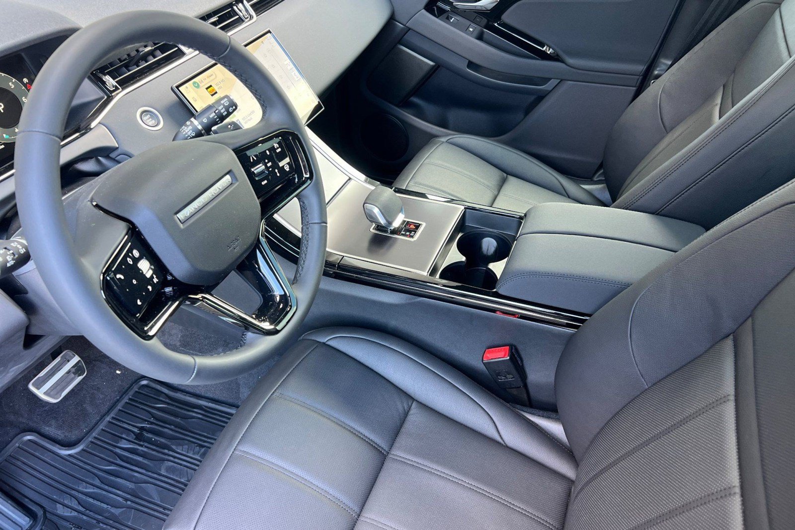 New 2026 Land Rover Range Rover Evoque Dynamic SE AWD/4WD image 16