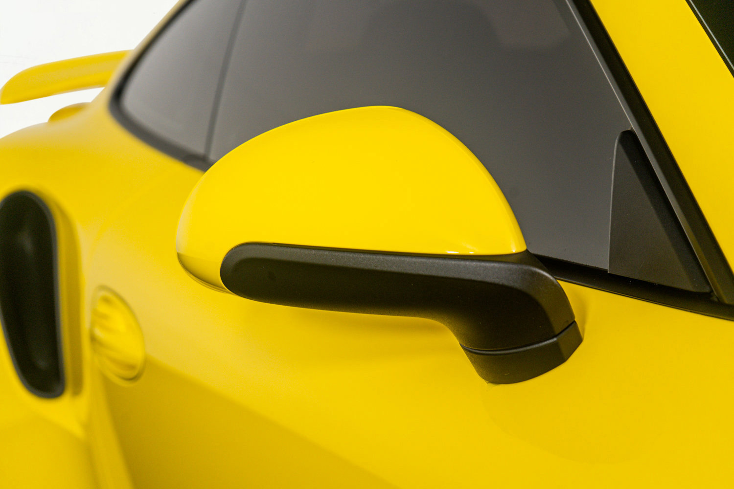 Used 2015 Porsche 911 Turbo w/ Sport Chrono Package image 27