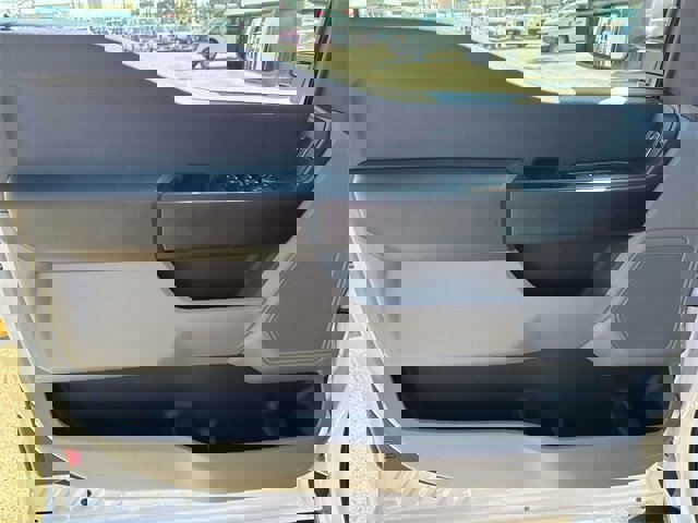 New 2025 Ford F550 4x4 SuperCab Super Duty image 18