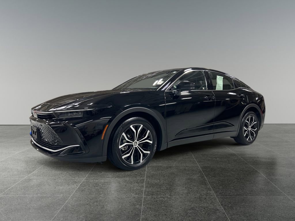 Used 2023 Toyota Crown Limited image 3