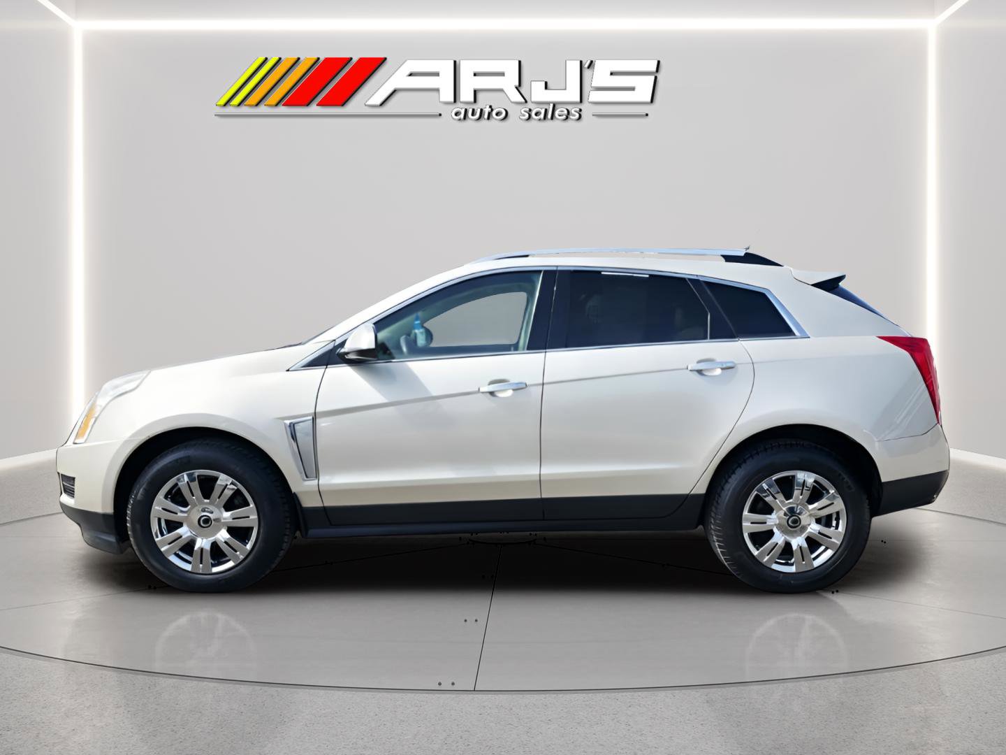 Used 2015 Cadillac SRX Luxury image 2