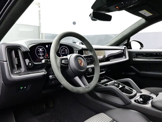 Certified 2024 Porsche Cayenne Coupe AWD/4WD image 4