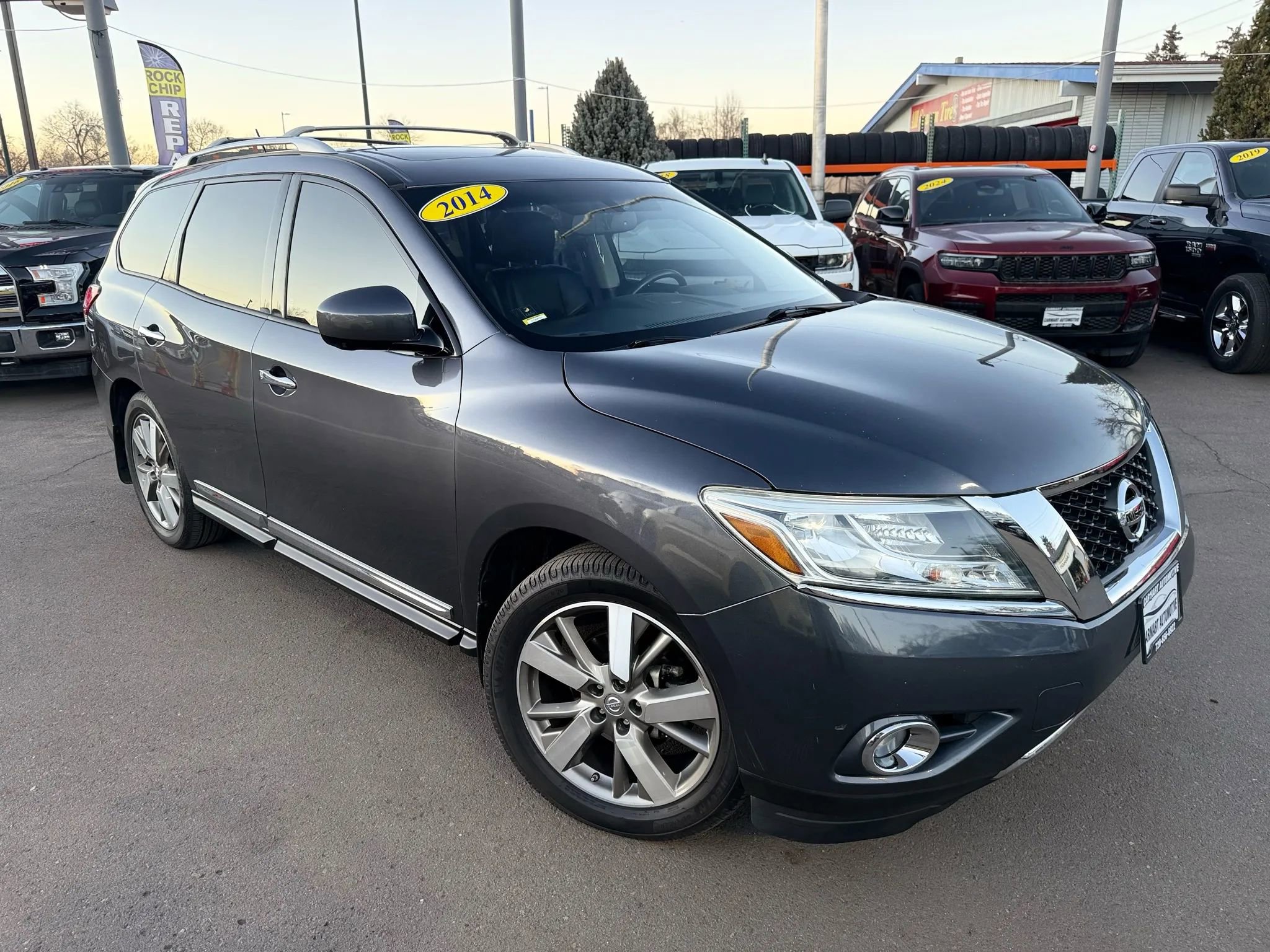 Used 2014 Nissan Pathfinder Platinum w/ Platinum Premium Package image 3