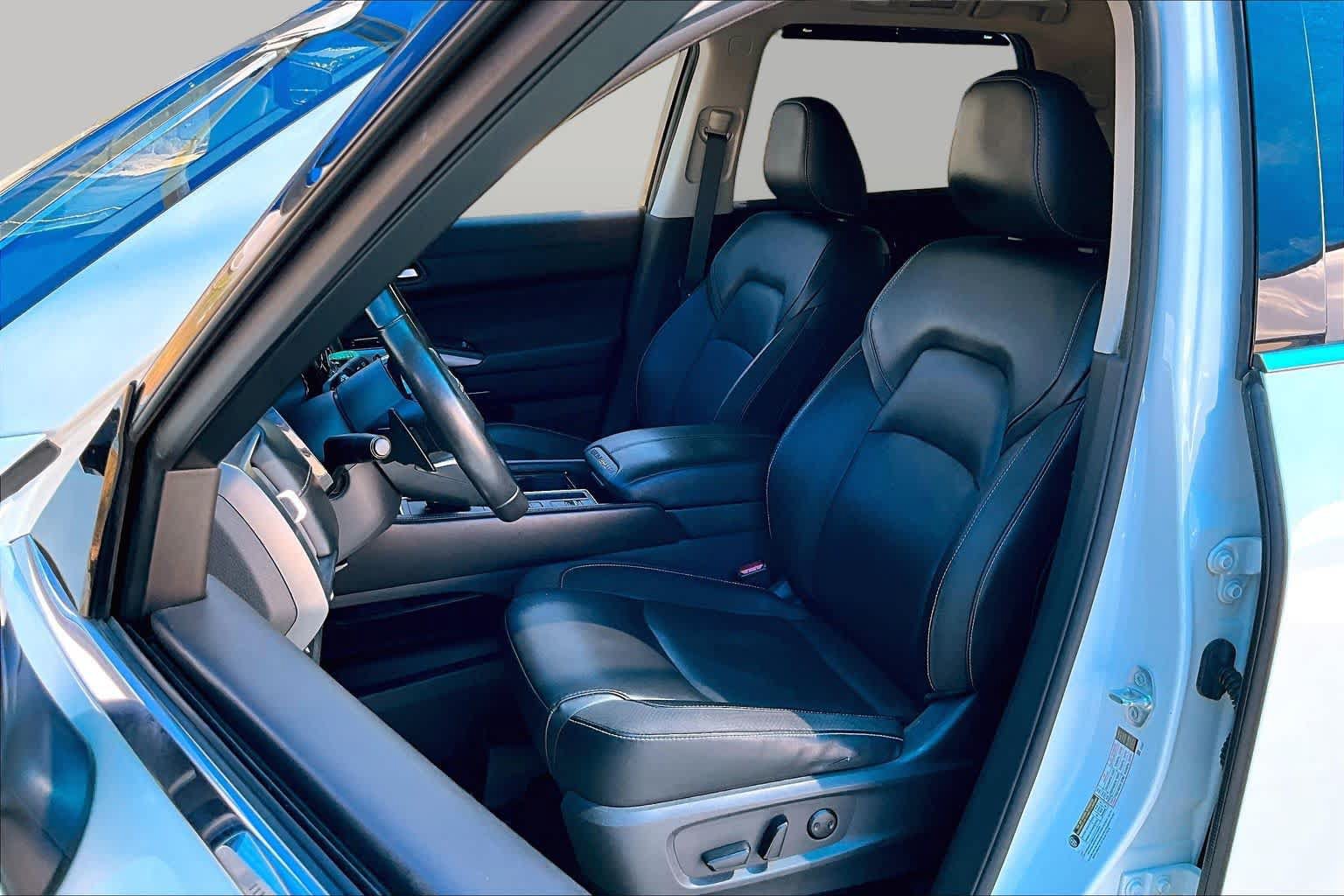 Used 2023 Nissan Pathfinder SL w/ Lighting Package (N92) FWD image 8