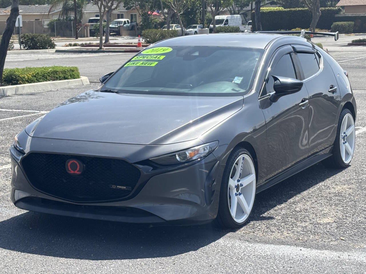 Used 2019 MAZDA MAZDA3 Hatchback w/ Preferred Package FWD image 3