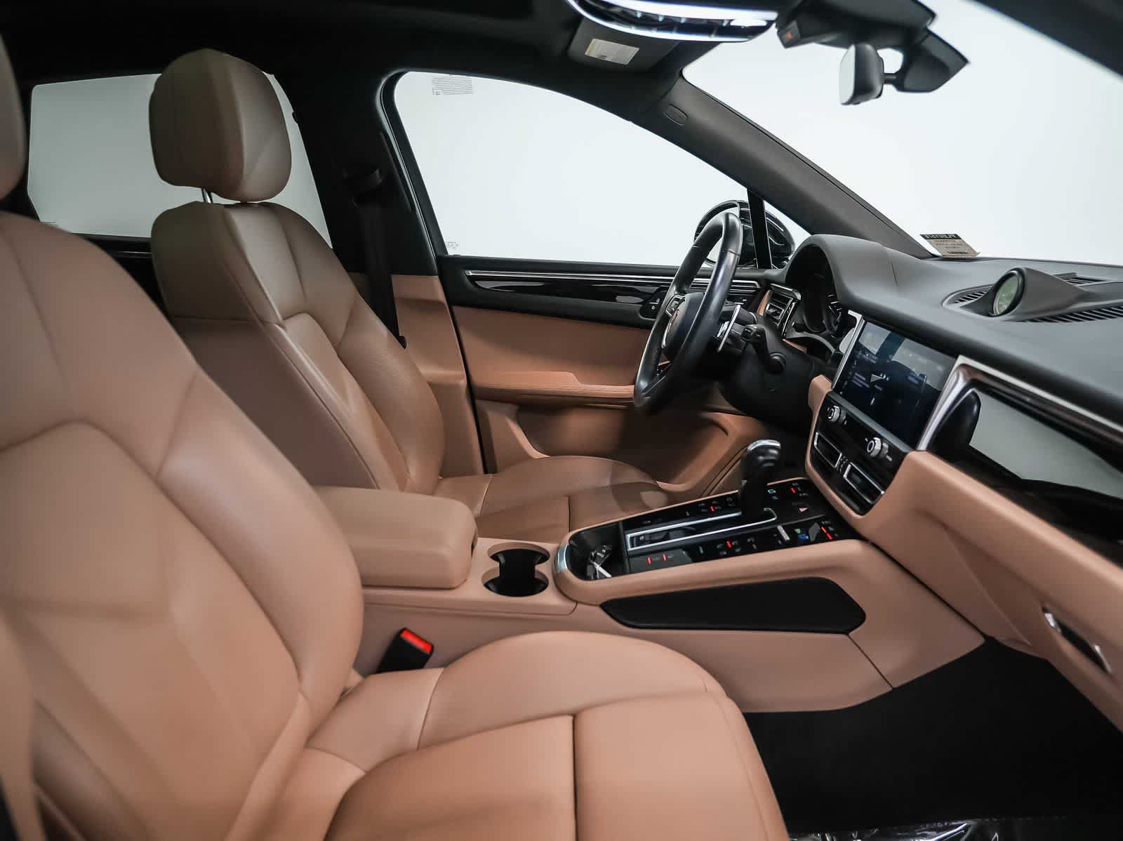 Certified 2023 Porsche Macan AWD/4WD image 16