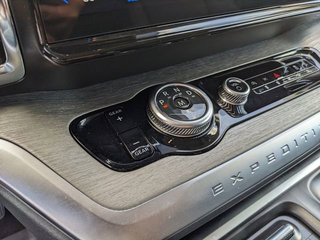 Used 2025 Ford Expedition Platinum AWD/4WD image 28